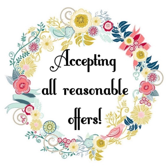 DRESSES - Picture 2 of 3